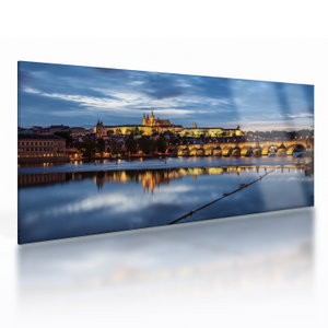 Staklena slika Praškog dvorca i Karlova mosta