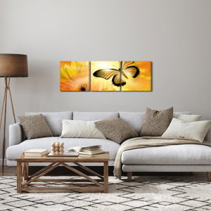 Schilderij - Gele vlinder met bloem (2)